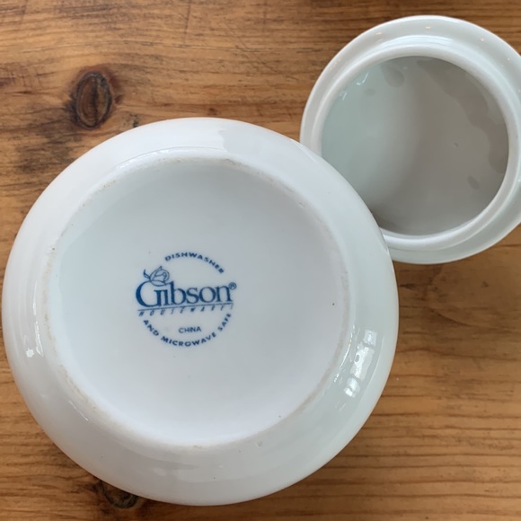 Gibson designs Fruit Creamer and Sugar bowl with lid - Picture 6 of 8